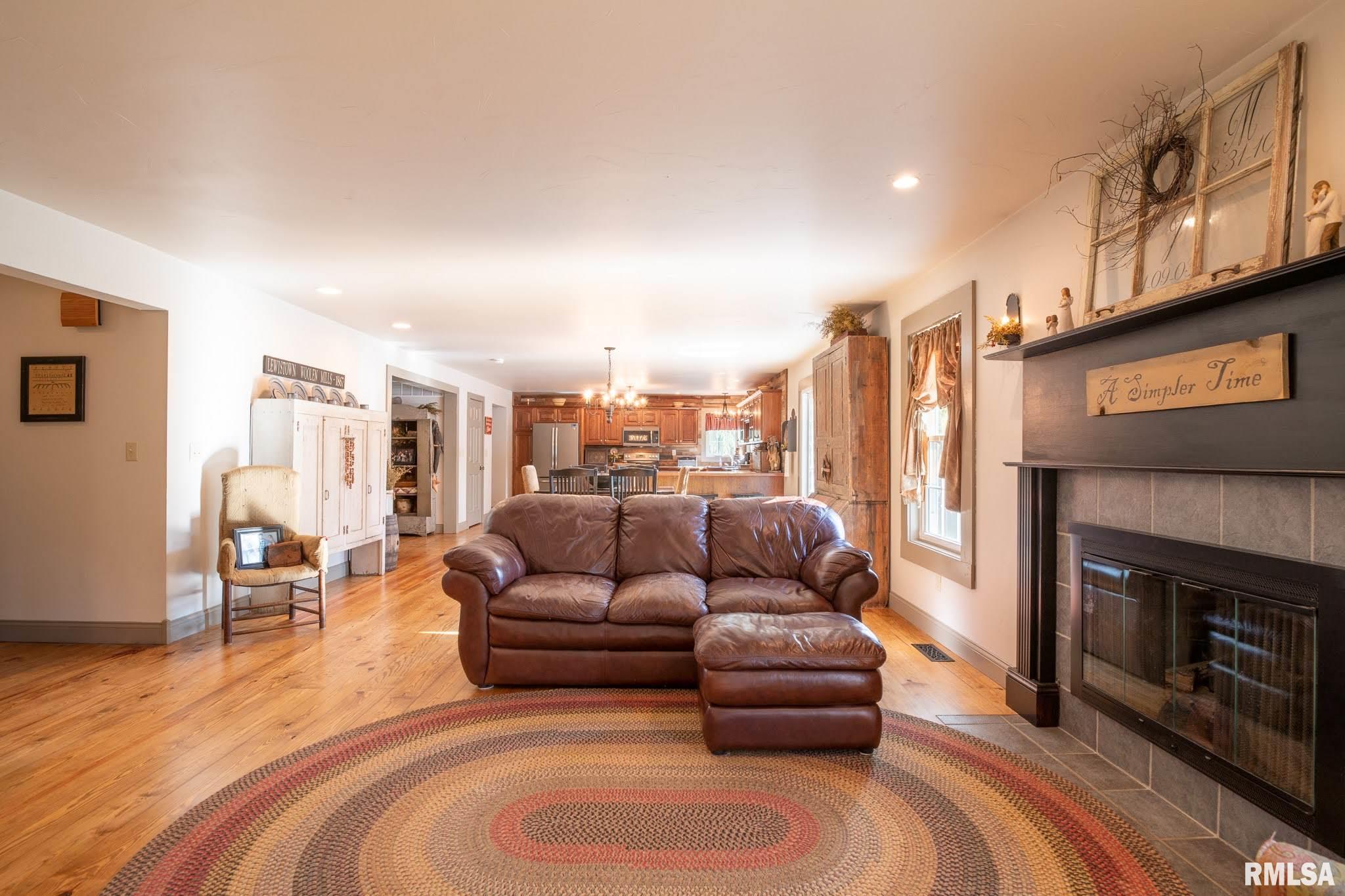 17350 Red Shale Hill Road Pekin, IL 61554 - Photo 19 of 44 Gallery Image 19
