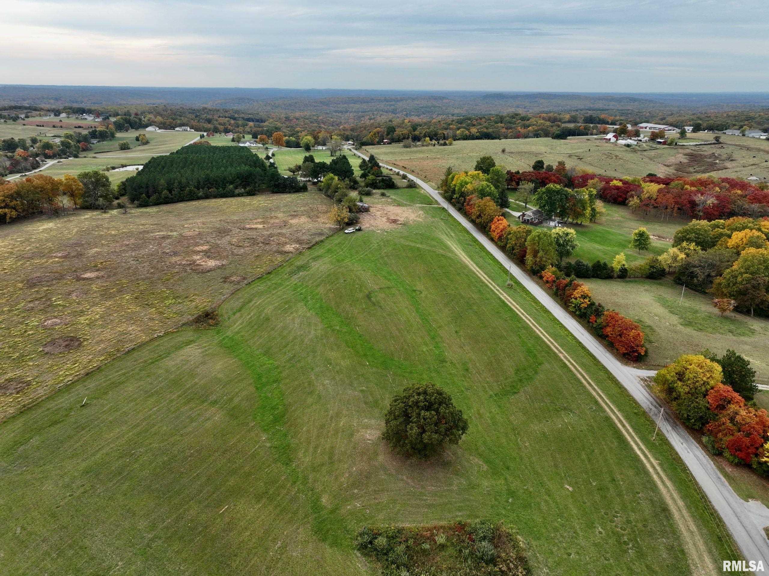 5 Friendship Loop Goreville, IL 62939 - Photo 1 of 16 Gallery Image 1