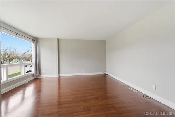 $335,000 | 101 Hickory Drive, Carpentersville, IL 60110