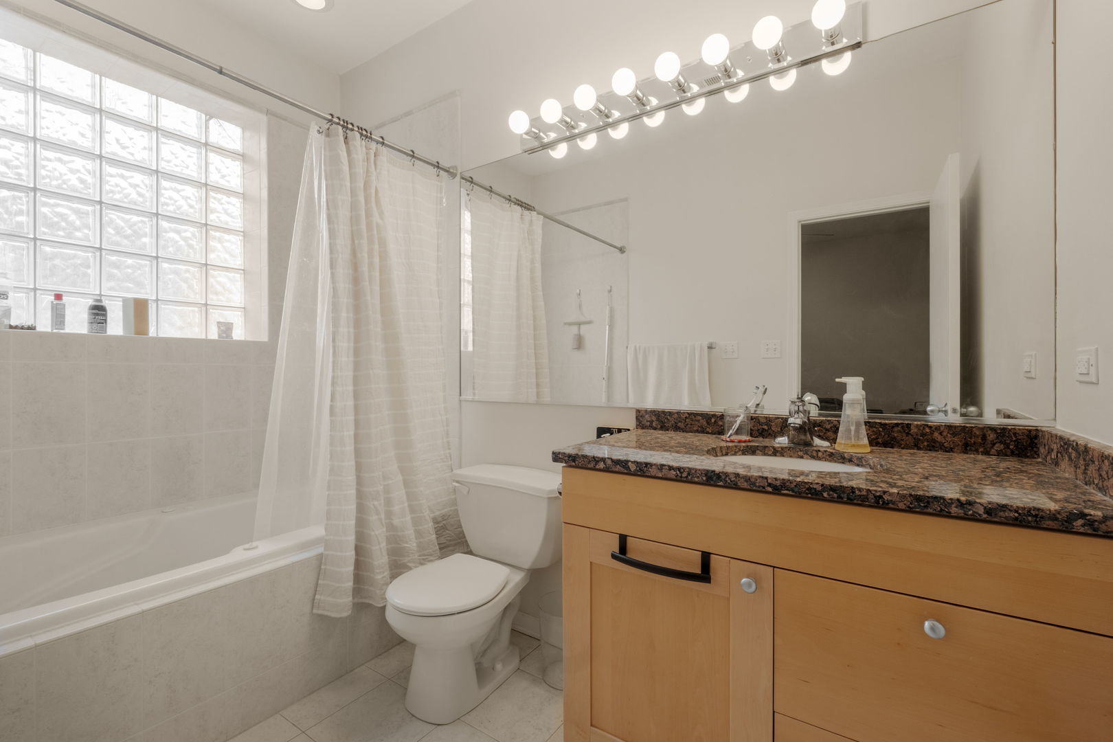 2212 West Monroe Street, Unit 2W Chicago, IL 60612 - Photo 7 of 16