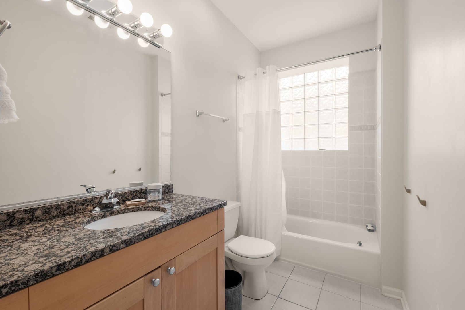 2212 West Monroe Street, Unit 2W Chicago, IL 60612 - Photo 10 of 16