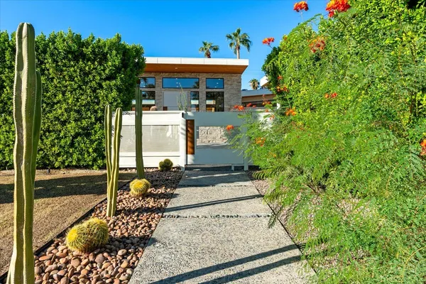$30,000 | 524 East Miraleste Court, Palm Springs, CA 92262
