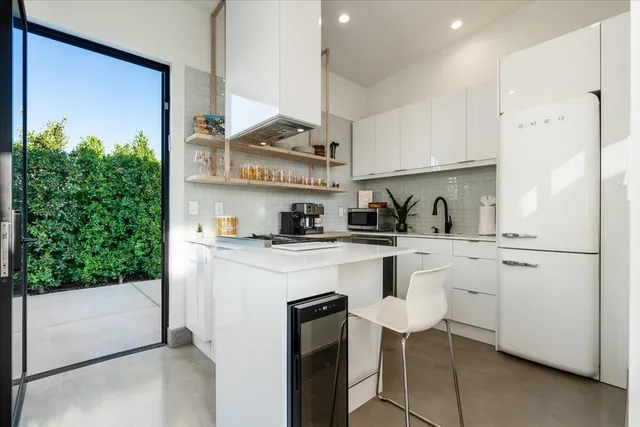 $30,000 | 524 East Miraleste Court, Palm Springs, CA 92262