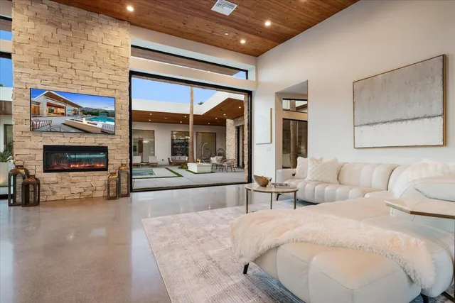 $30,000 | 524 East Miraleste Court, Palm Springs, CA 92262