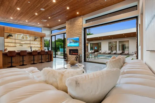 $30,000 | 524 East Miraleste Court, Palm Springs, CA 92262