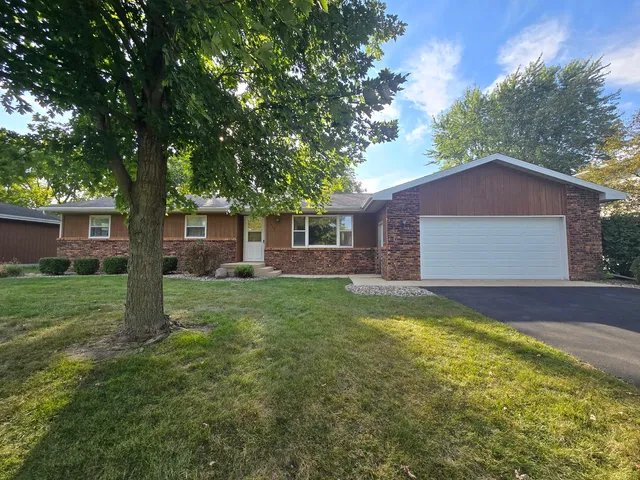 $215,000 | 420 North Fourth Street, Clifton, IL 60927