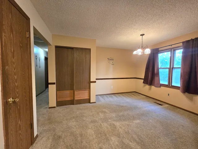 $215,000 | 420 North Fourth Street, Clifton, IL 60927