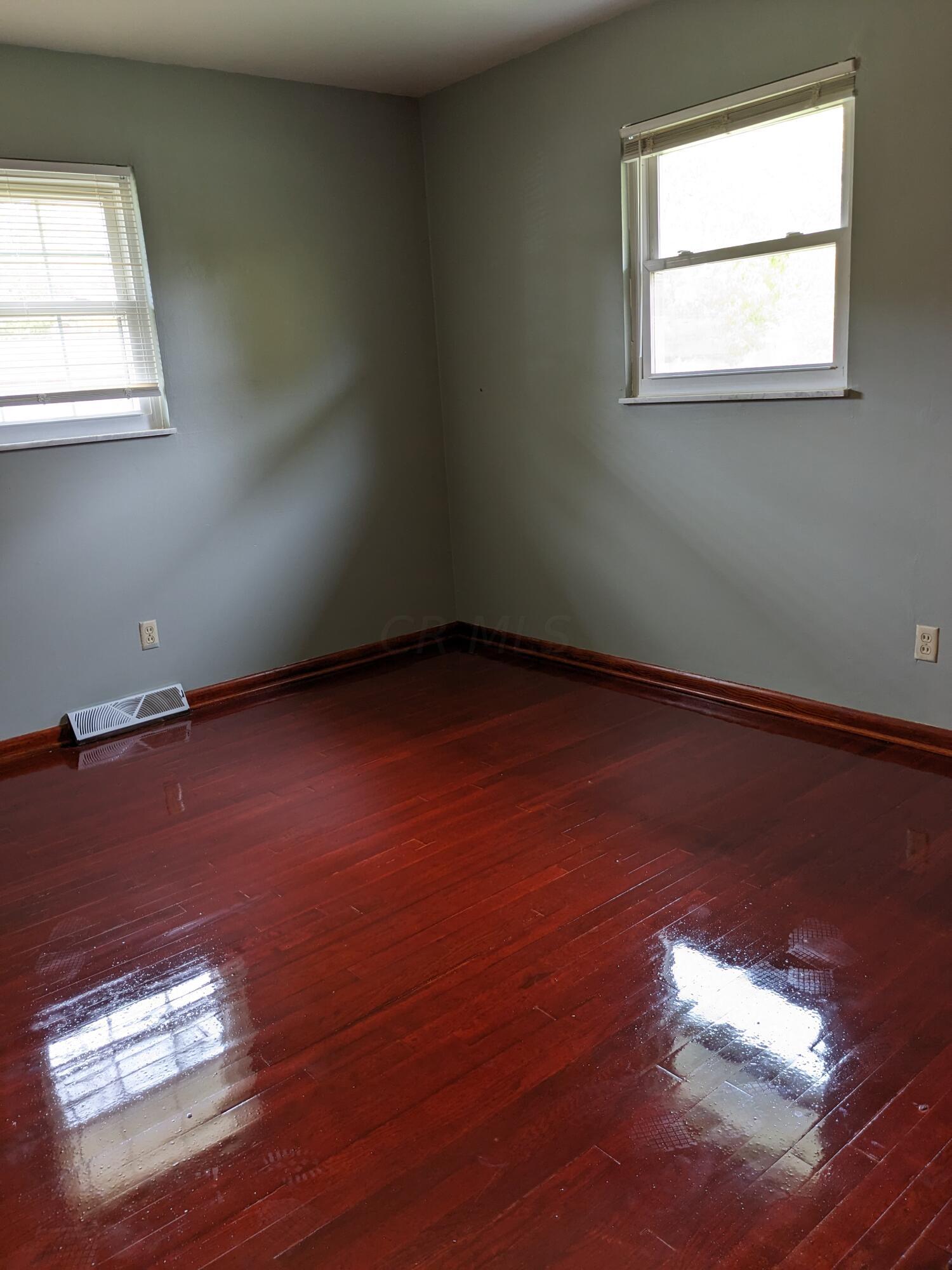 5316 Poplarwood Road Columbus, OH 43229 - Photo 17 of 34 PXL_20231019_174015120