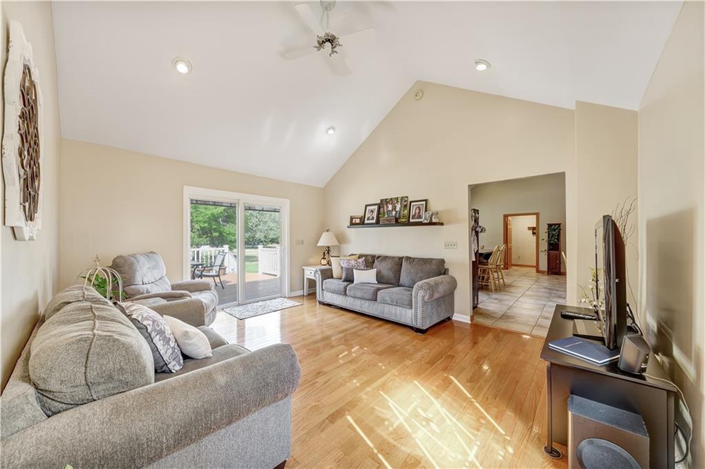 407 Large Drive Cheswick, PA 15024 - Photo 4 of 25