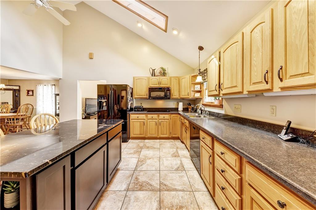 407 Large Drive Cheswick, PA 15024 - Photo 7 of 25