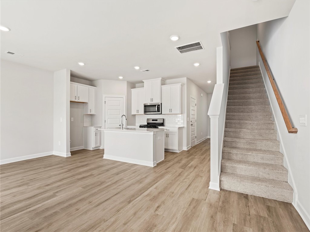 122 Arrow Court Greer, SC 29651 - Photo 6 of 25