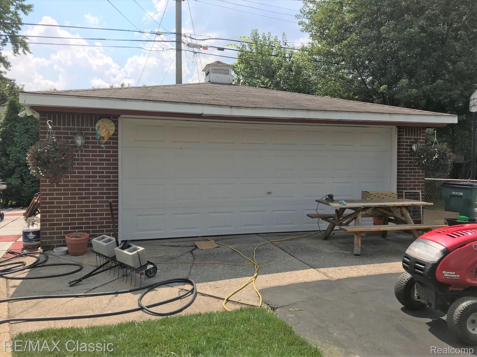 1441 Oxford Road Berkley, MI 48072 - Photo 21 of 28 Large 2.5 car garage