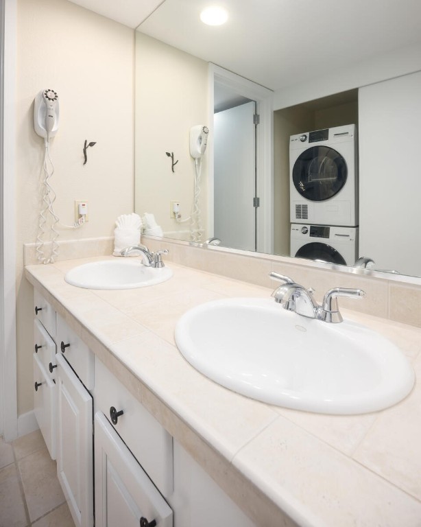 22097 Saints John Road, Unit 2526 Keystone, CO 80435 - Photo 21 of 42 a bathroom with a sink and a mirror