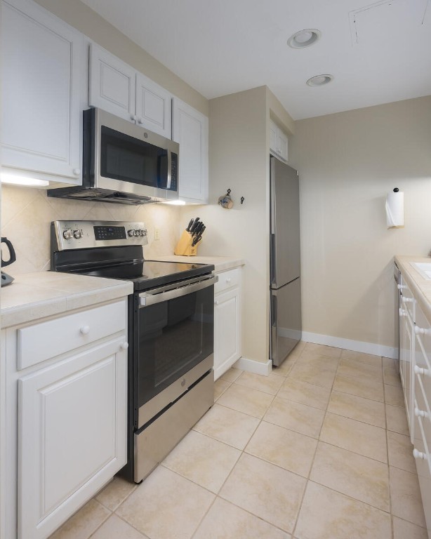 22097 Saints John Road, Unit 2526 Keystone, CO 80435 - Photo 8 of 42 a kitchen with a stove top oven and cabinets