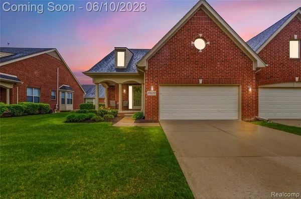 $315,000 | 19322 Linwood Drive, Unit 70, Clinton Township, MI 48038