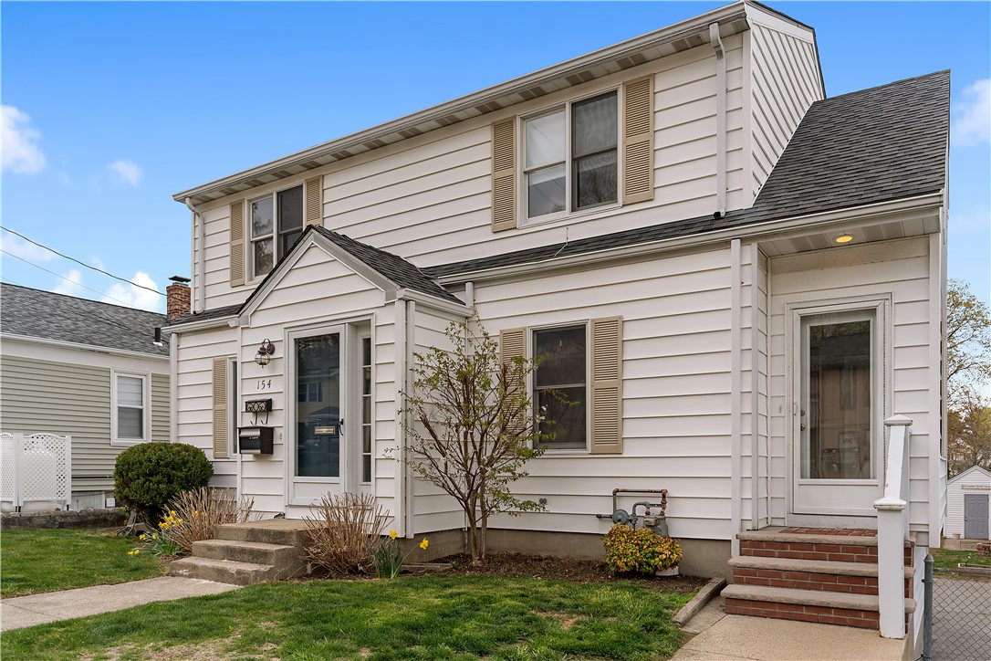 154 St Barnabe Street Woonsocket, RI 02895 - Photo 3 of 27 Gallery Image 3