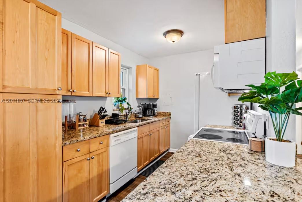 2117 Longwood Road West Palm Beach, FL 33409 - Photo 4 of 20