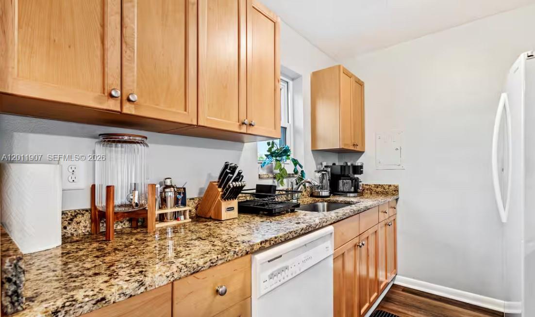2117 Longwood Road West Palm Beach, FL 33409 - Photo 5 of 20