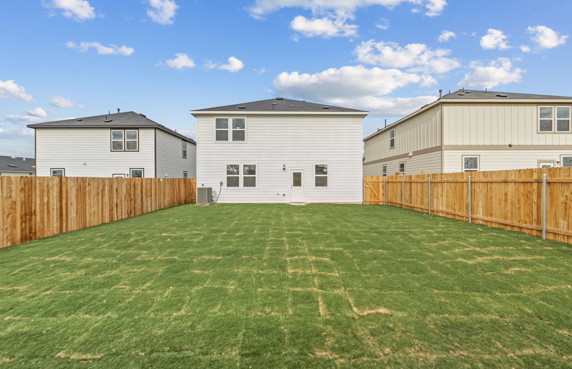 337 Sullivan Way Elgin, TX 78621 - Photo 21 of 25 a view of backyard with tub