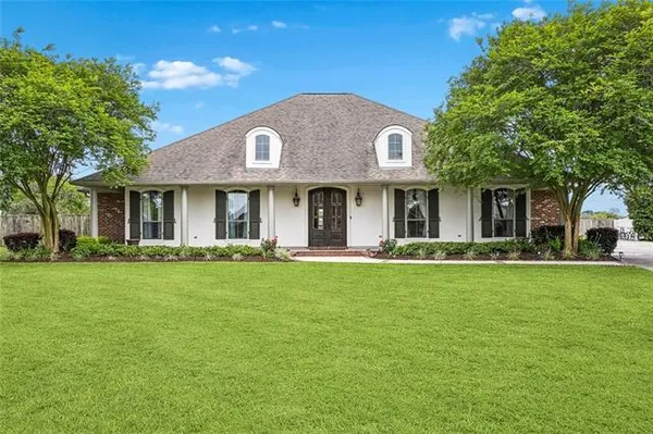 $699,000 | 214 Poinsettia Drive, Belle Chasse, LA 70037