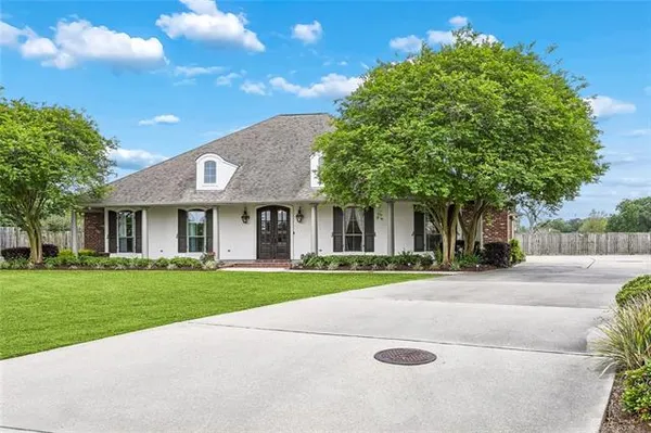 $699,000 | 214 Poinsettia Drive, Belle Chasse, LA 70037
