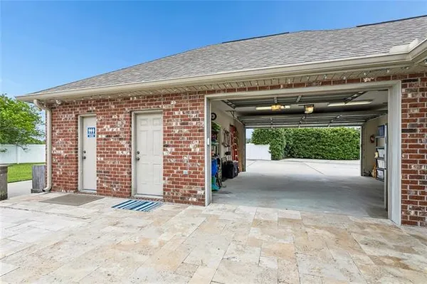 $699,000 | 214 Poinsettia Drive, Belle Chasse, LA 70037