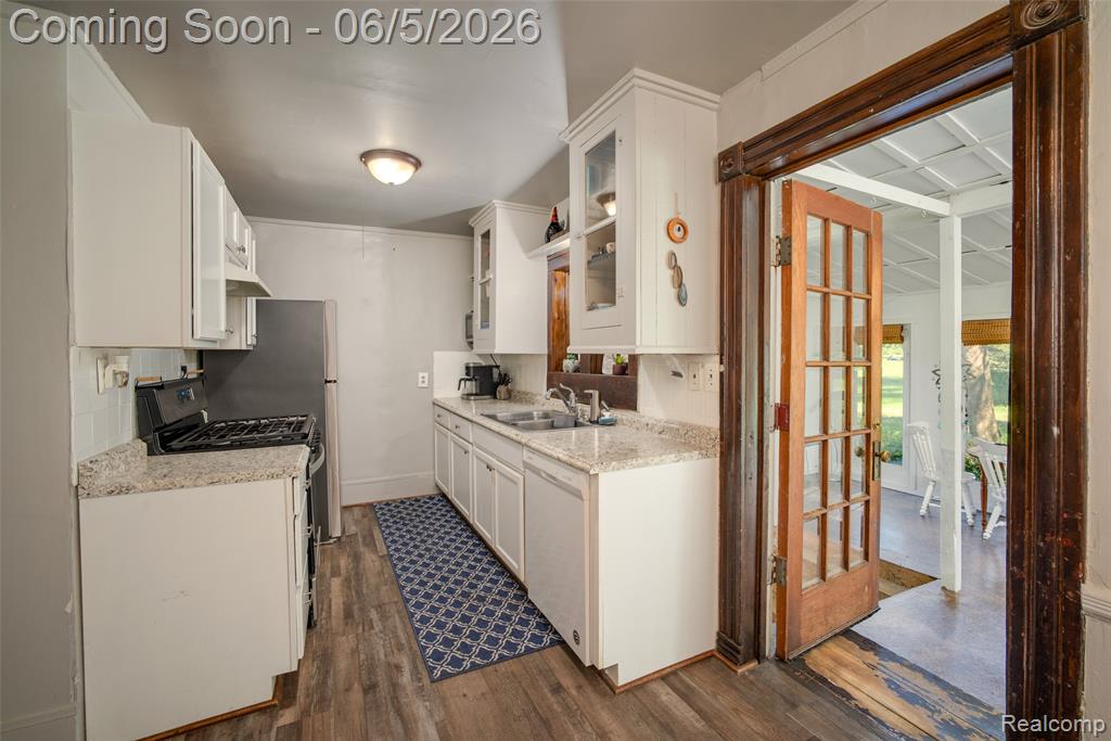 7016 Davison Road Davison, MI 48423 - Photo 7 of 42