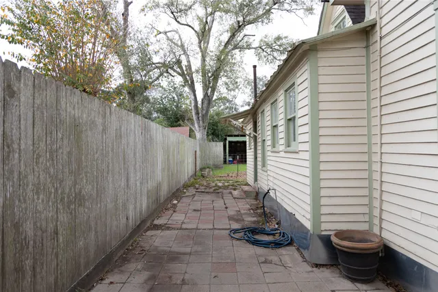 a view of a back yard of the house