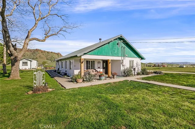 a view of a garden with houses