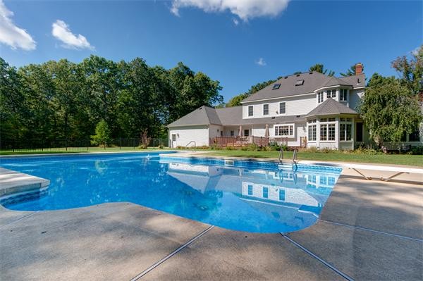 4 Stonebridge Road Auburn, MA 01501 - Photo 7 of 30 Gallery Image 7