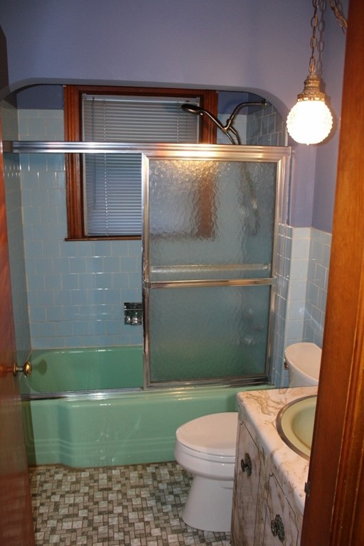 430 Worcester Road Barre, MA 01005 - Photo 7 of 17 a bathroom with a sink a toilet a tub and shower
