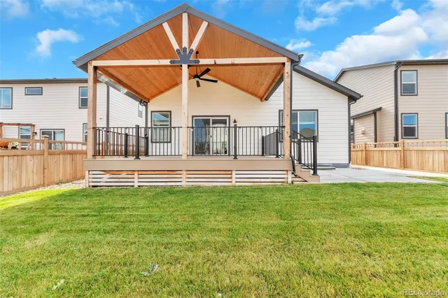 a view of a house with backyard and porch