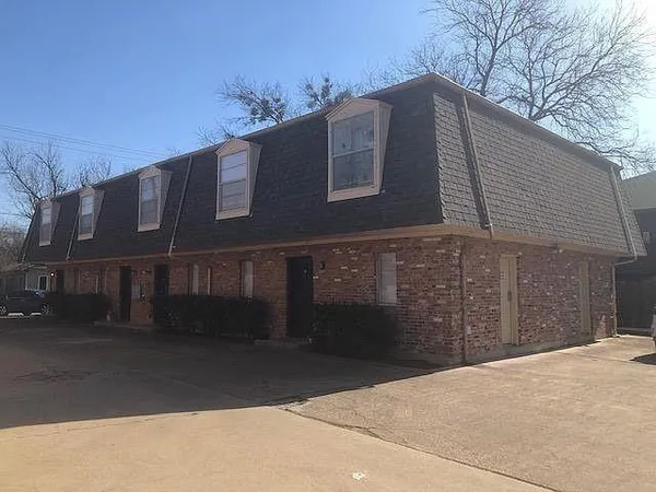 $1,395 | 915 North Elm Street, Unit 3, Denton, TX 76201