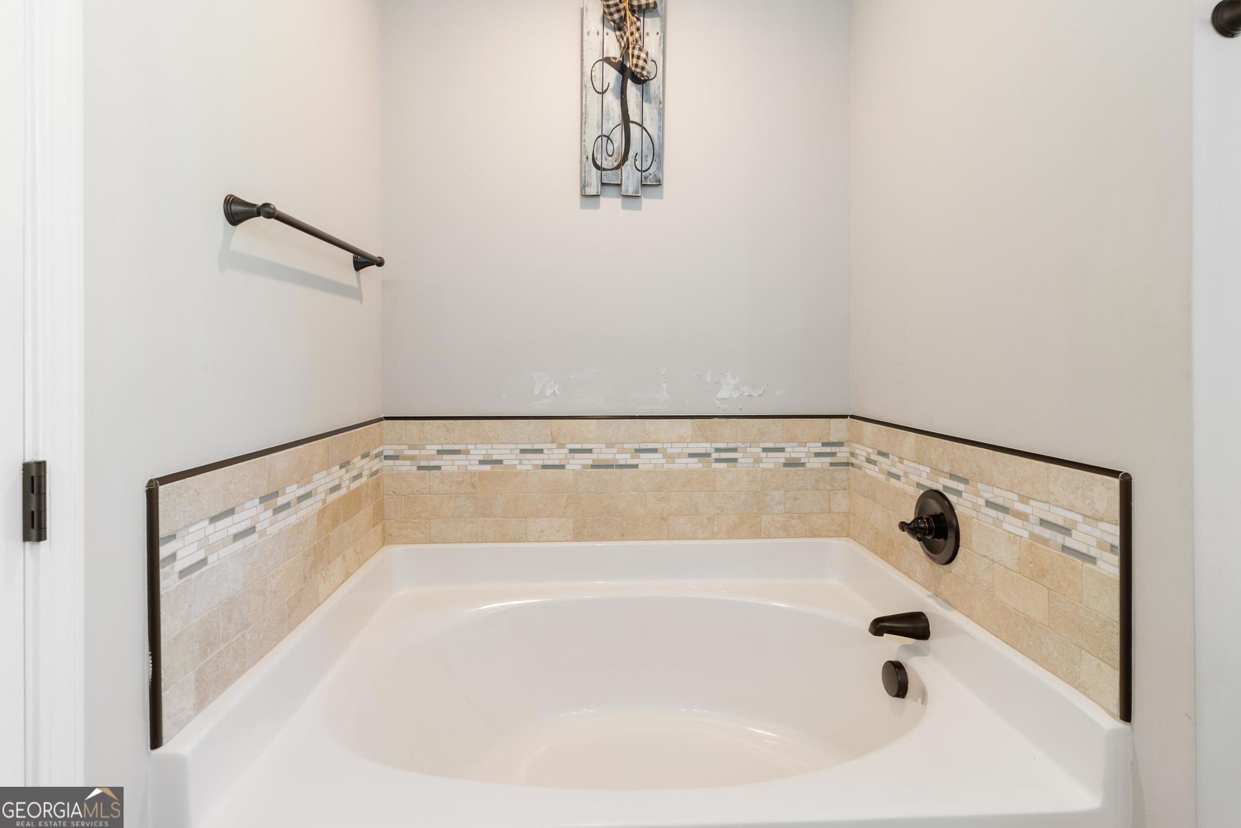 1287 Idlewood-Munnerlyn Road Waynesboro, GA 30830 - Photo 22 of 48 a bathroom with a tub
