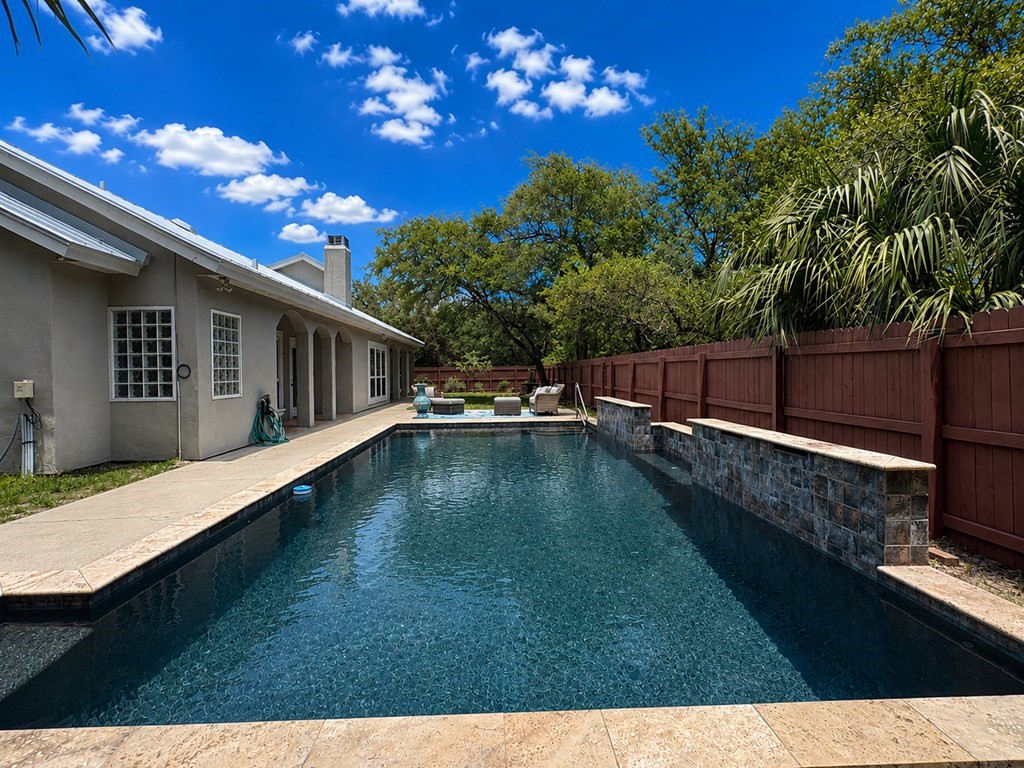 610 Bent Tree Street Rockport, TX 78382 - Photo 3 of 33