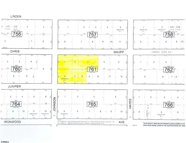 a black and white photo of a black and white photo