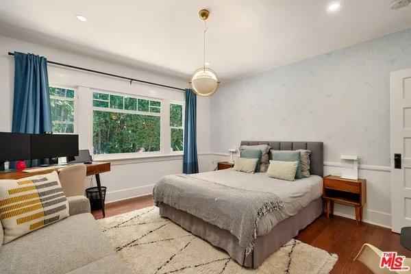 $2,299,000 | 7030 De Longpre Avenue, Los Angeles, CA 90028