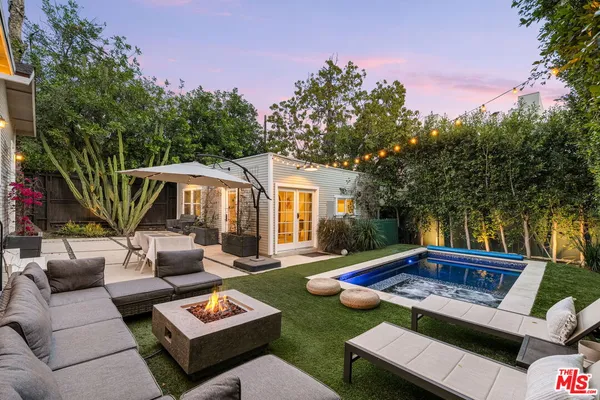 $2,299,000 | 7030 De Longpre Avenue, Los Angeles, CA 90028
