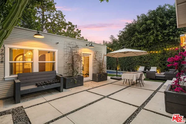 $2,299,000 | 7030 De Longpre Avenue, Los Angeles, CA 90028