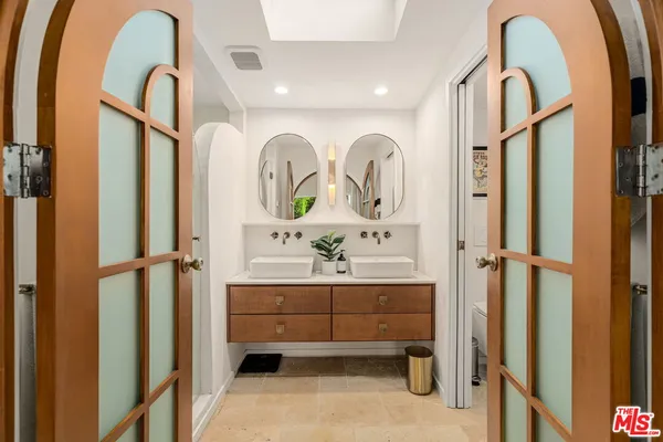 $2,299,000 | 7030 De Longpre Avenue, Los Angeles, CA 90028