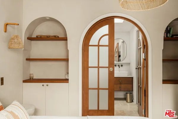 $2,299,000 | 7030 De Longpre Avenue, Los Angeles, CA 90028