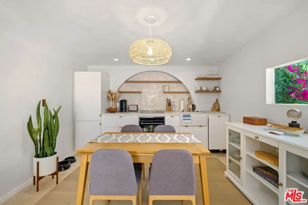 $2,299,000 | 7030 De Longpre Avenue, Los Angeles, CA 90028
