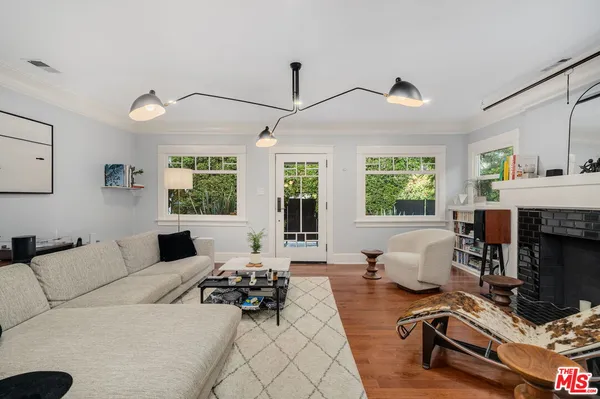 $2,299,000 | 7030 De Longpre Avenue, Los Angeles, CA 90028
