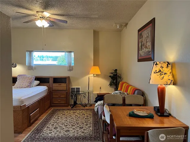 $1,500 | 22504 8th Avenue South, Des Moines, WA 98198