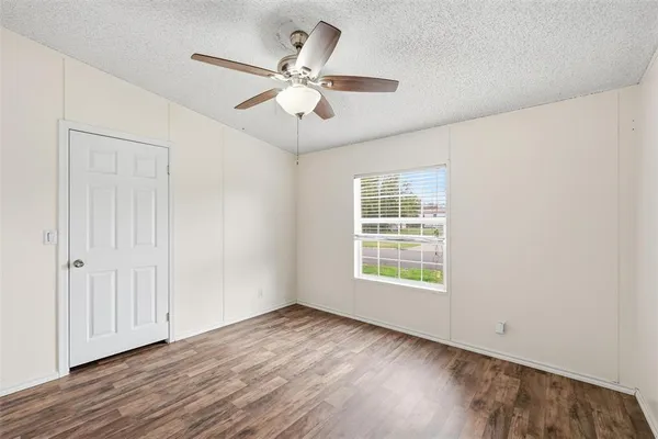 $245,000 | 105 Bridle Path Street, Hewitt, TX 76643