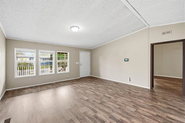 $265,000 | 105 Bridle Path Street, Hewitt, TX 76643