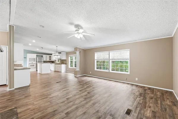 $245,000 | 105 Bridle Path Street, Hewitt, TX 76643