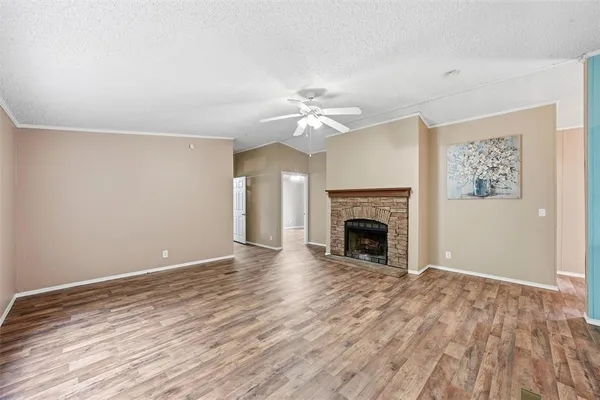 $245,000 | 105 Bridle Path Street, Hewitt, TX 76643
