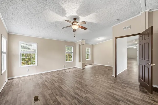 $245,000 | 105 Bridle Path Street, Hewitt, TX 76643