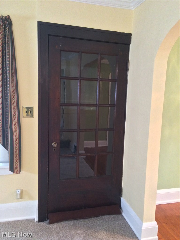 4009 Rosemond Road Cleveland Heights, OH 44121 - Photo 4 of 28 Front vestibule with glass pane door